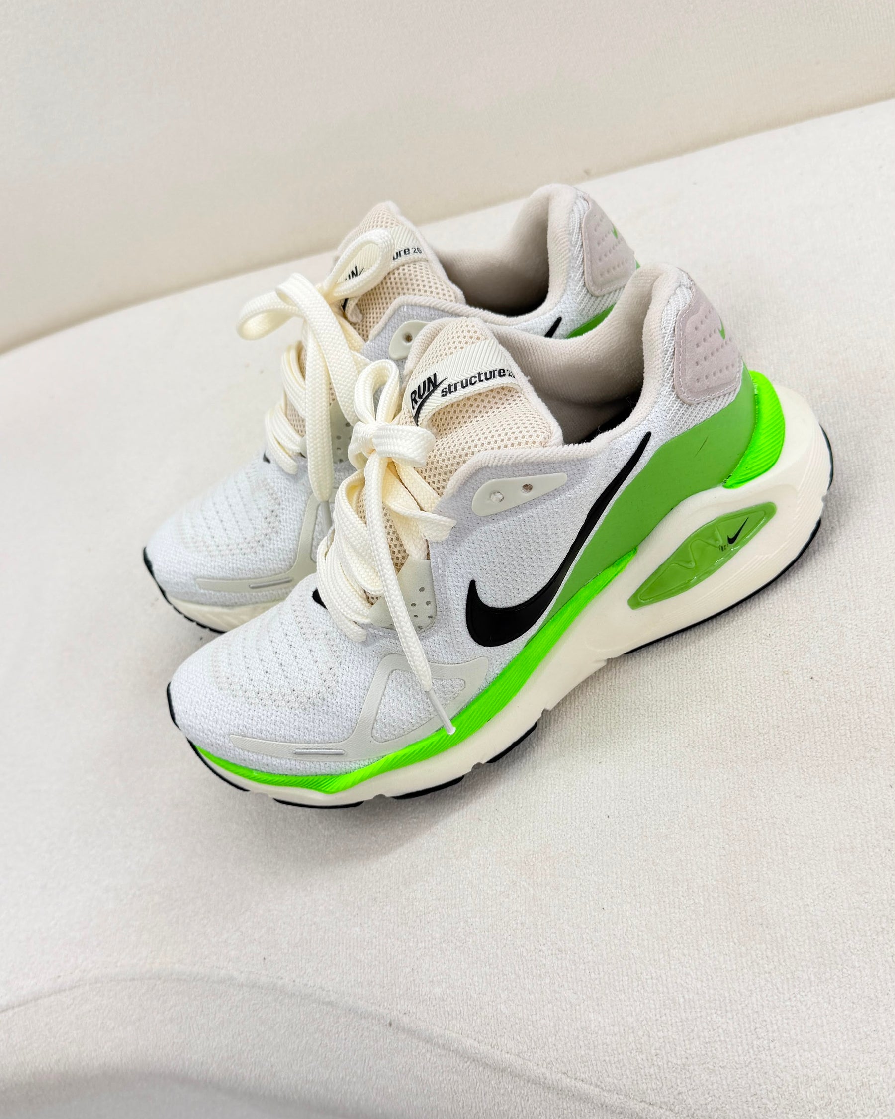 Tênis Feminino Nike Run Structure Premium