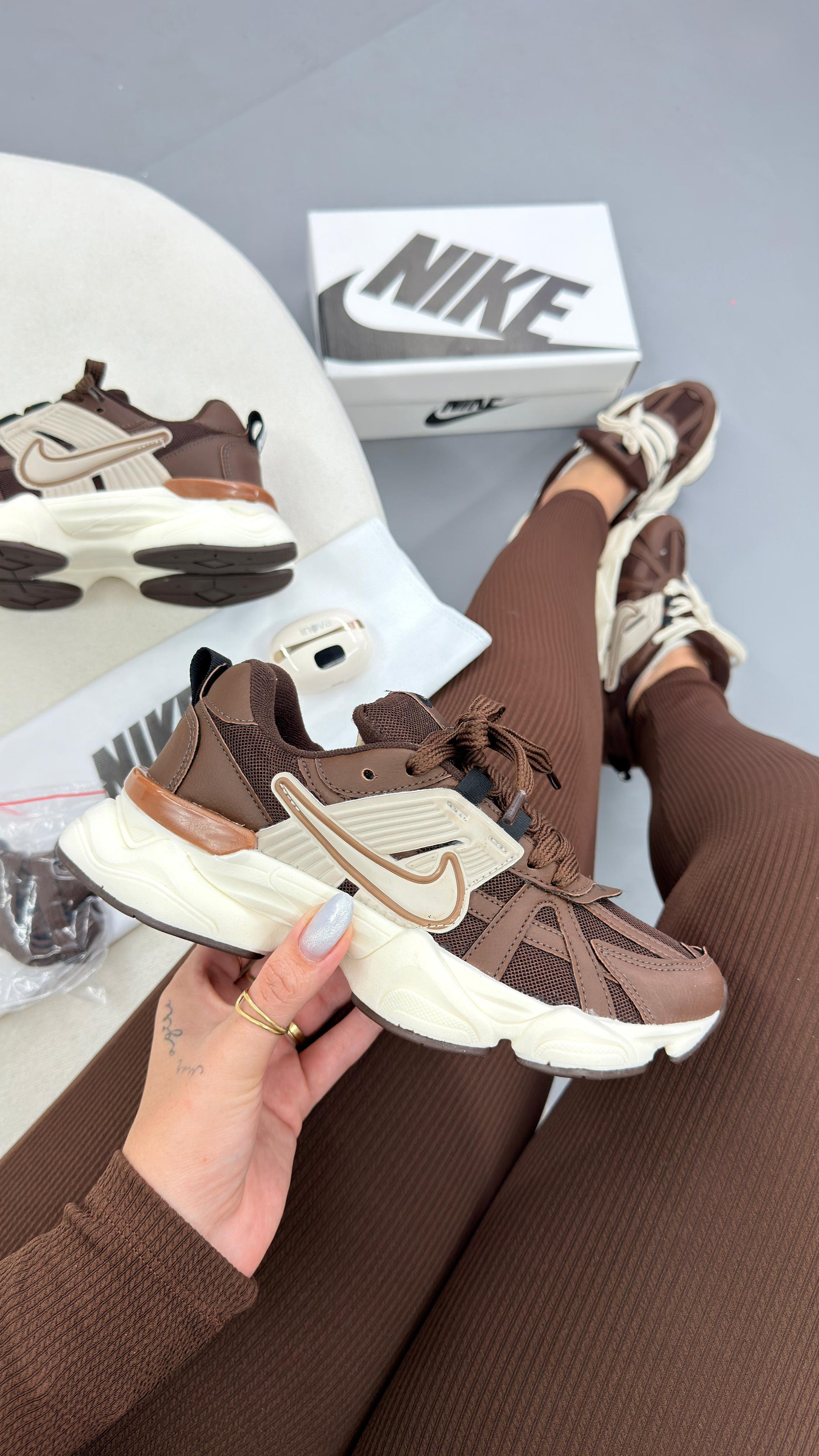 Tênis Feminino Nike V2K Run Premium