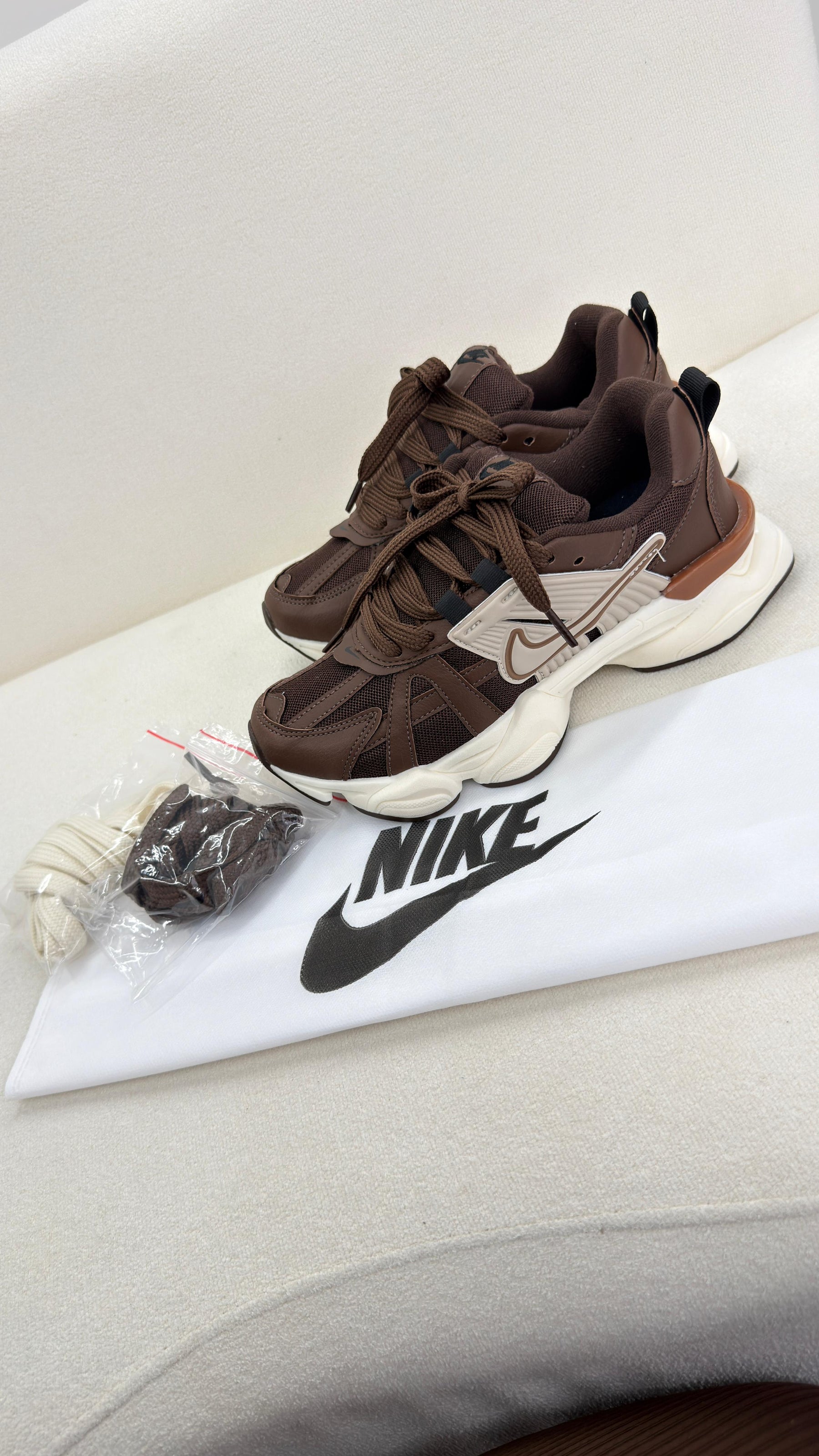 Tênis Feminino Nike V2K Run Premium
