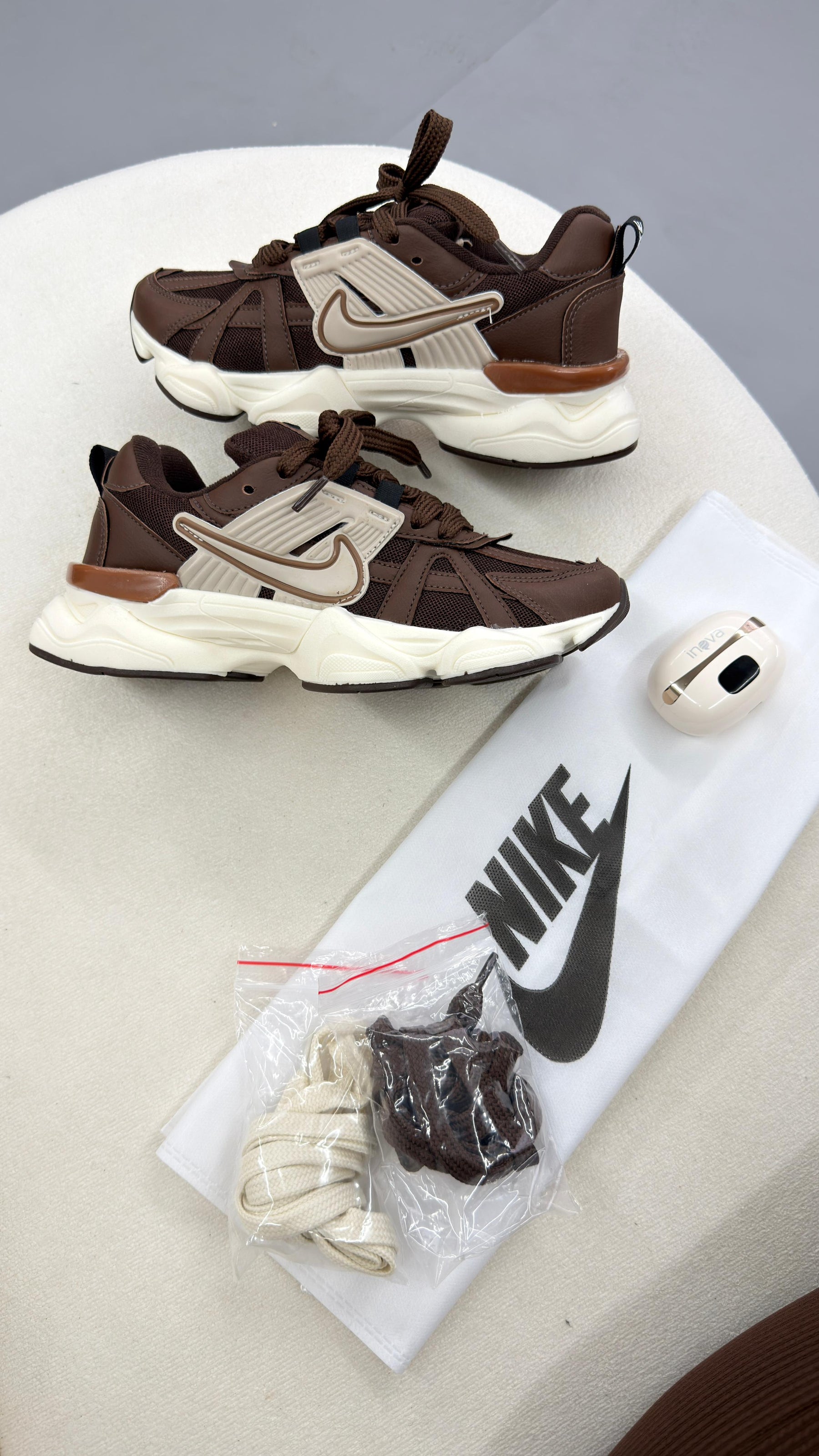 Tênis Feminino Nike V2K Run Premium