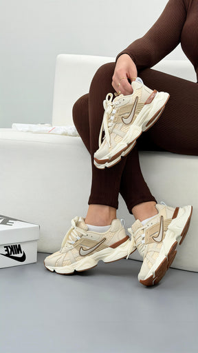 Tênis Feminino Nike V2K Run Premium