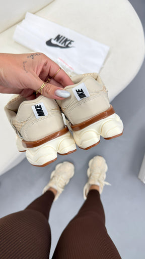 Tênis Feminino Nike V2K Run Premium